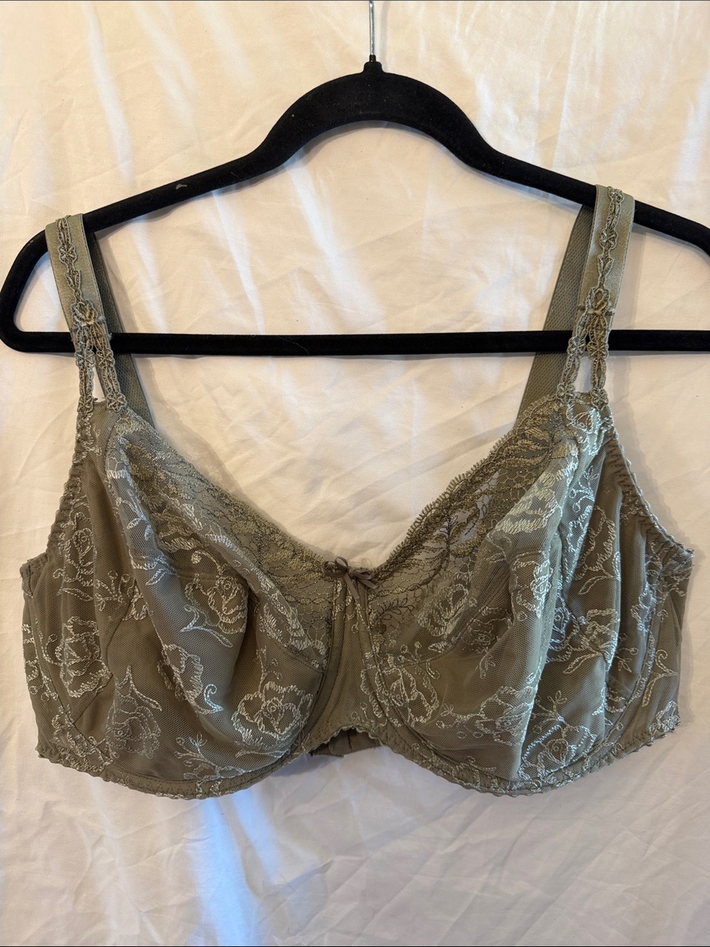 Olive Lace Underwire Bra - Women's Intimates